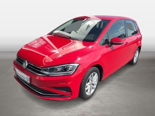 Rot Gebraucht 2019 VW Golf Sportsvan Comfortline Van / Kleinbus | 20.789 € (Fairer Preis) - Bild 1/4