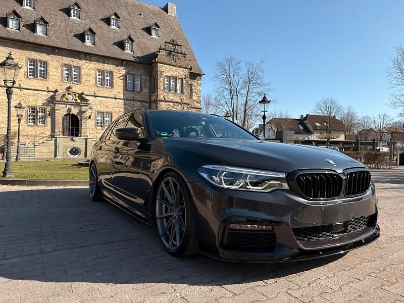Gebraucht BMW 540 Shadowline 320 PS (235 kW) 2020 Grau Kombi