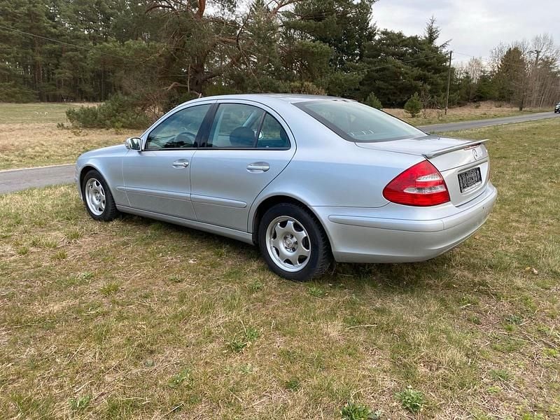 Second-hand Mercedes E200 125 CP (91 kW) 2006 Argintiu Berlinǎ