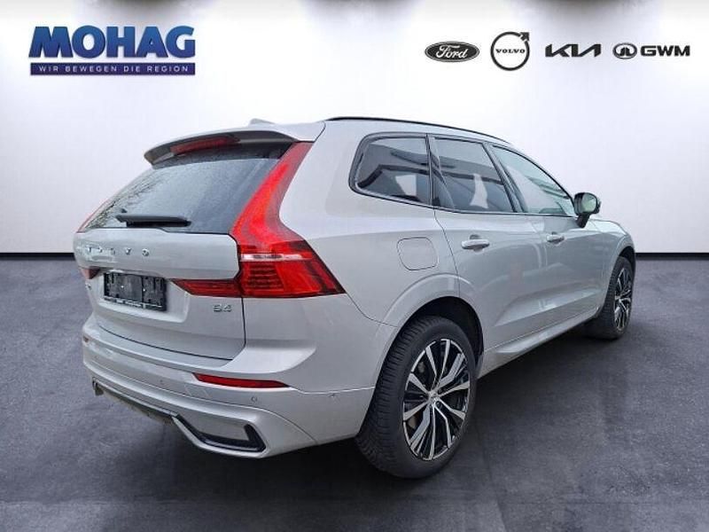 Gebraucht Volvo XC60 Plus 197 PS (144 kW) 2024 Silber SUV