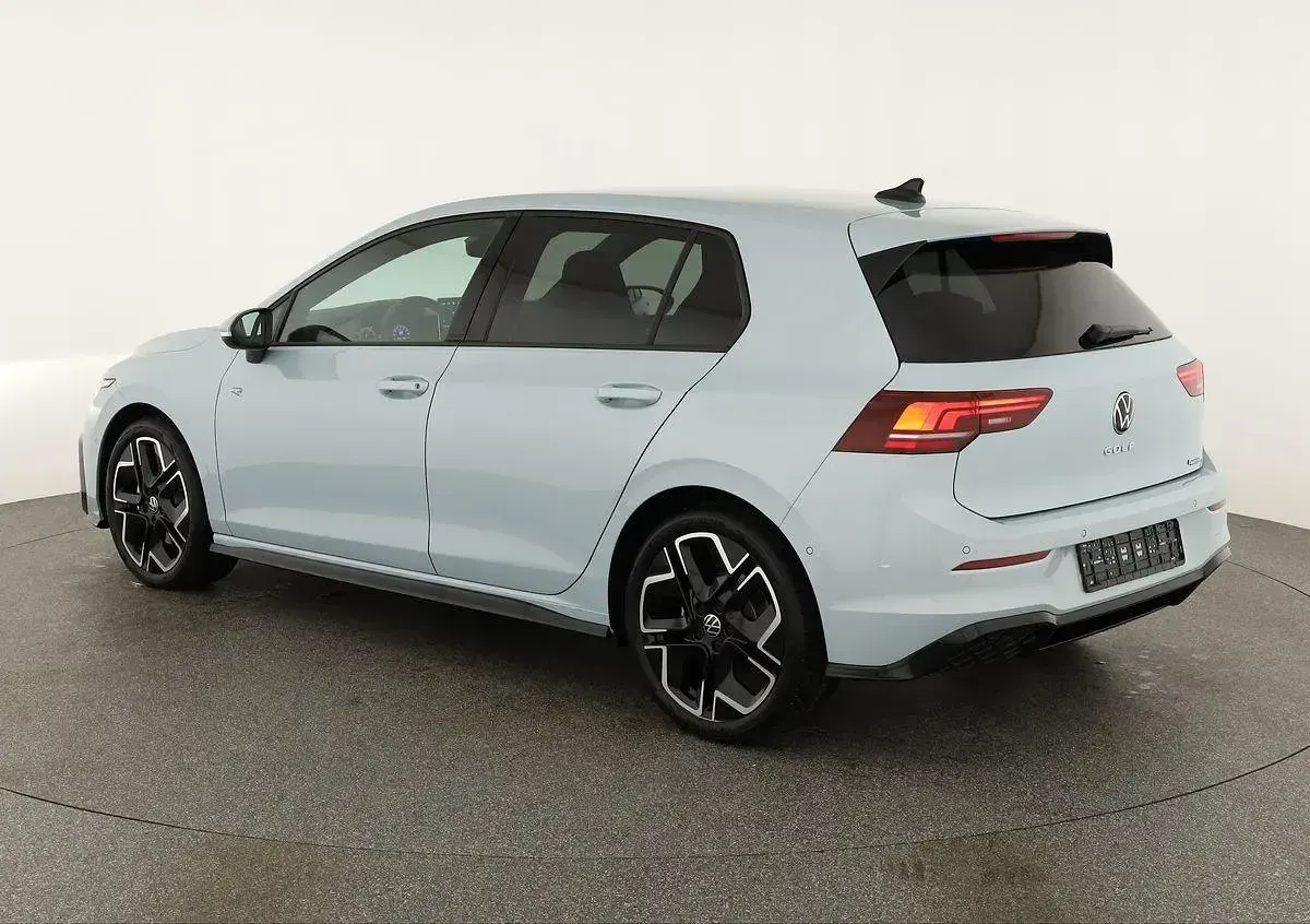 Neu VW Golf VIII R-line 2026 Crystal blue metallic