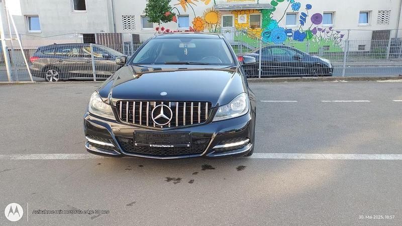 Schwarz Gebraucht 2011 Mercedes C250 Coupé | 11.500 € (Fairer Preis) - Bild 1/4