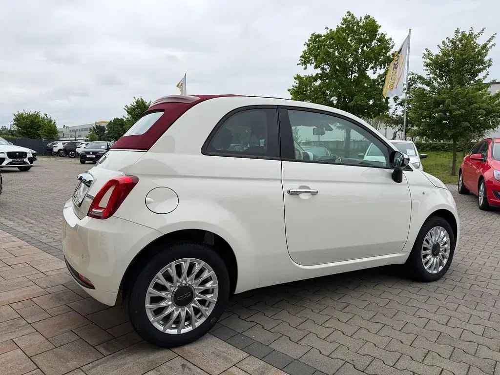 Gebraucht Fiat 500C Basis 69 PS (50 kW) 2023 Vesuvio schwarz / verdeck beige Cabrio