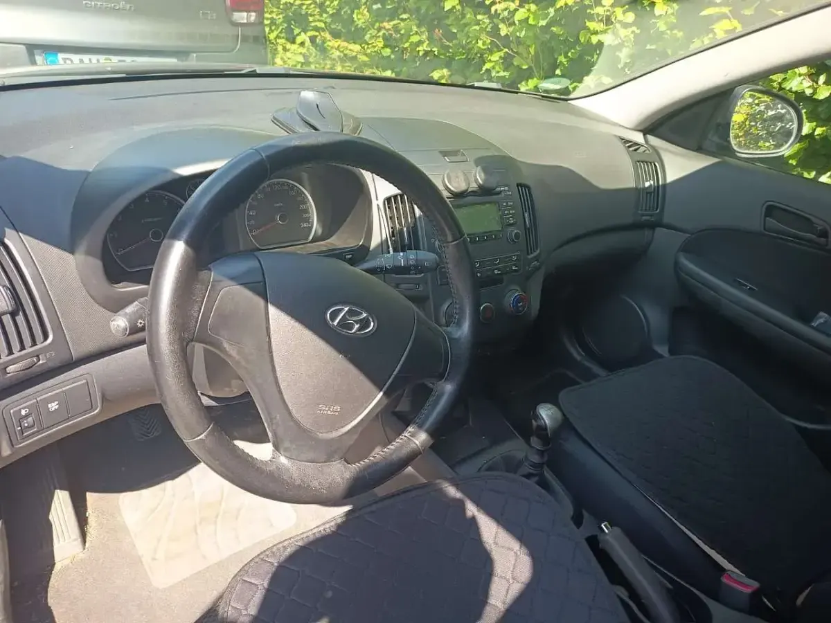 Gebraucht Hyundai i30 Comfort 126 PS (92 kW) 2009 Braun Kombi