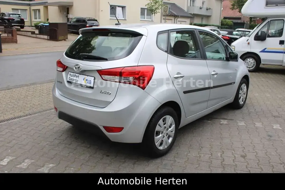 Gebraucht Hyundai ix20 Edition 125 PS (91 kW) 2014 Silber Kleinwagen