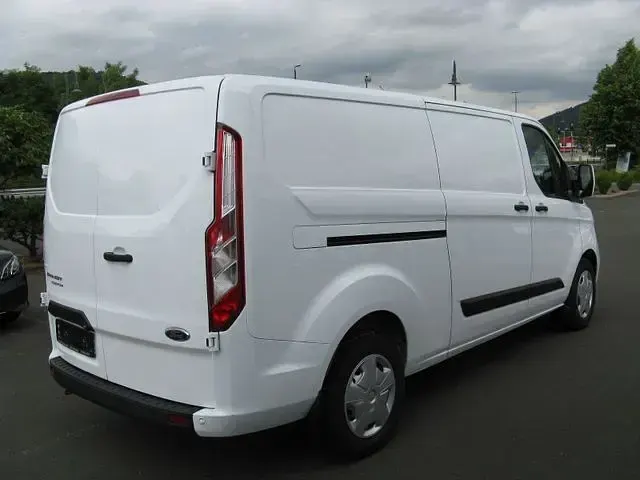 Gebraucht Ford 300 131 PS (96 kW) 2020 Weiß Van / Kleinbus