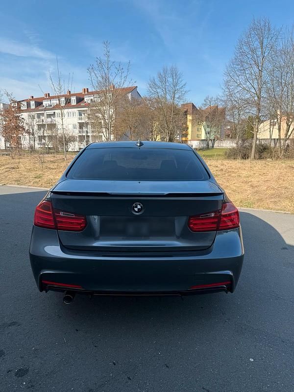 Gebraucht BMW 318 Shadowline 143 PS (105 kW) 2014 Grau Limousine