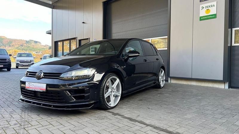 Schwarz Gebraucht 2016 VW Golf VII Design Limousine | 22.890 € (Teuer) - Bild 1/4