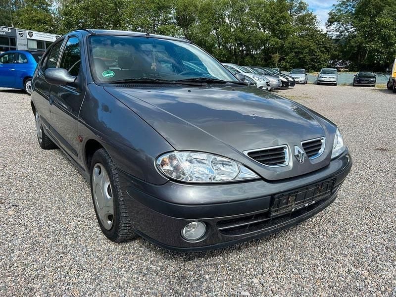 Gebraucht Renault Mégane Expression 95 PS (69 kW) 2000 Grau Limousine