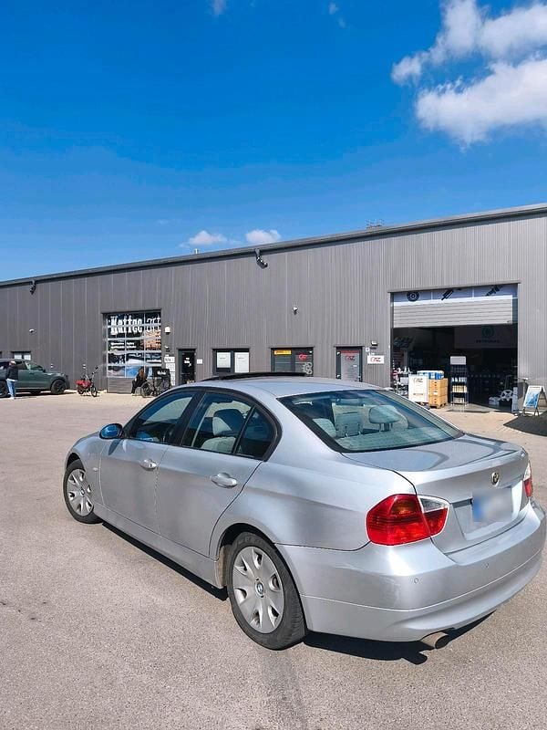 Gebraucht BMW 318 129 PS (94 kW) 2006 Silber Limousine