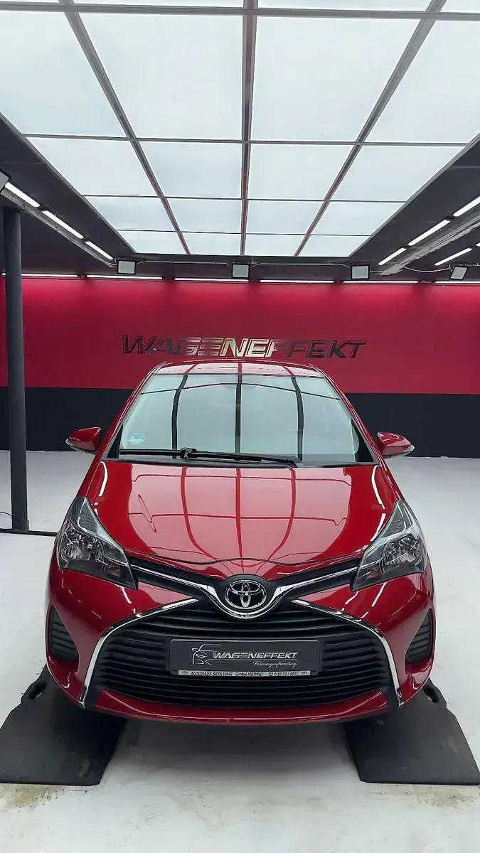 Gebraucht Toyota Yaris 99 PS (72 kW) 2017 Rot Kleinwagen