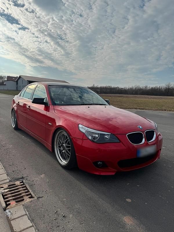 Gebraucht BMW 520 170 PS (125 kW) 2004 Rot Limousine