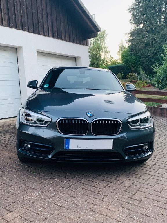 Grau Gebraucht 2017 BMW 120 Sport Line Kleinwagen | 19.000 € (Fairer Preis) - Bild 1/4