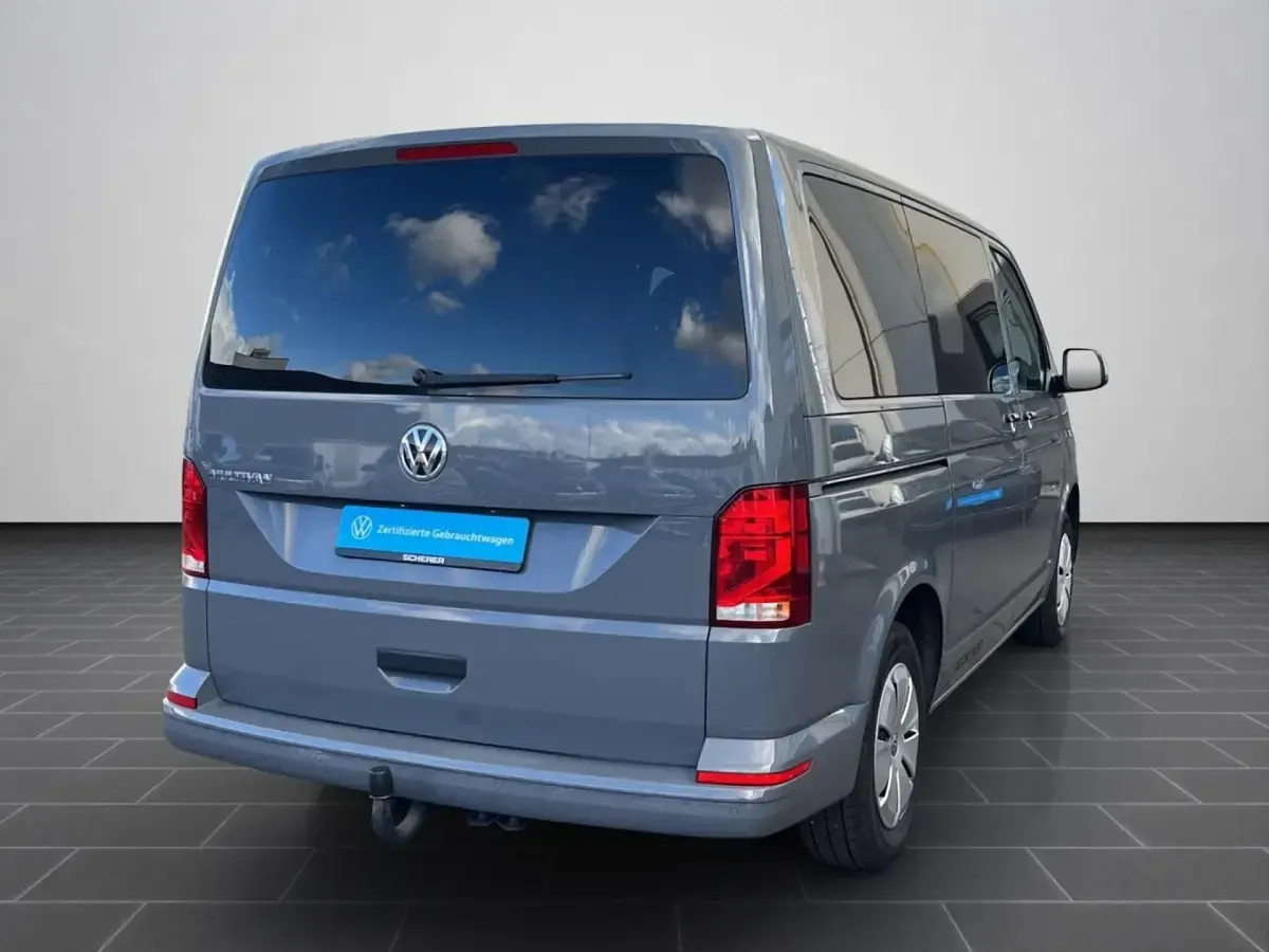Gebraucht VW Multivan Trendline 150 PS (110 kW) 2022 Pure grey Van / Kleinbus