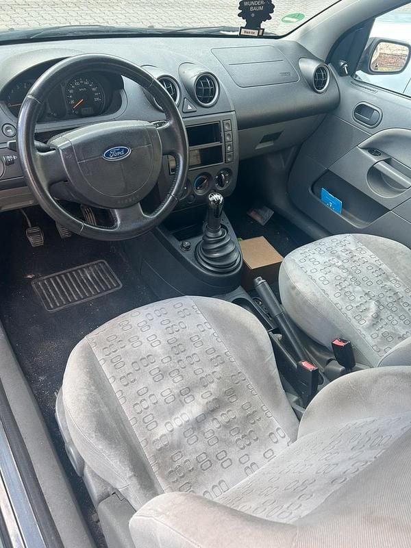 Gebraucht Ford Fiesta 60 PS (44 kW) 2003 Schwarz Kleinwagen