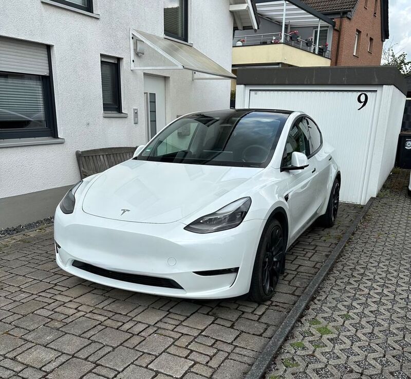 Weiß Gebraucht 2022 Tesla Model Y Performance SUV | 37.900 € (Superpreis) - Bild 1/4