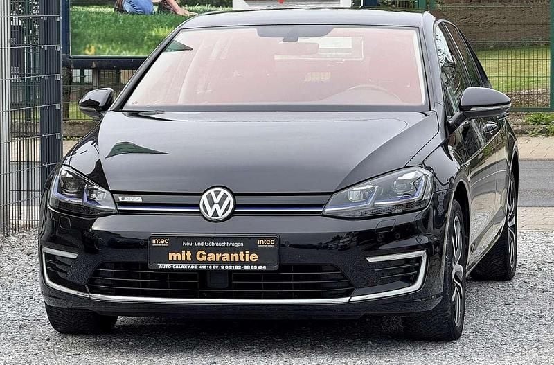 Gebraucht VW e-Golf 100 kW (136 PS) 2019 Deep black perleffekt Kleinwagen