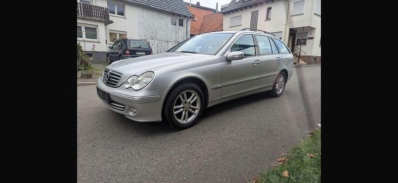 Grau Gebraucht 2005 Mercedes C180 Avantgarde Limousine | 6.300 € (Teuer) - Bild 1/4
