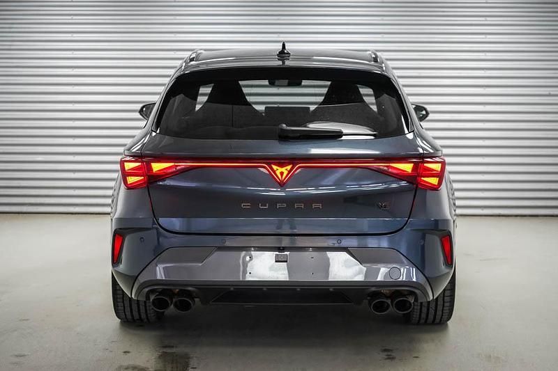 Gebraucht Cupra Leon VZ 333 PS (244 kW) 2025 Magnetic grau metallic (s7)