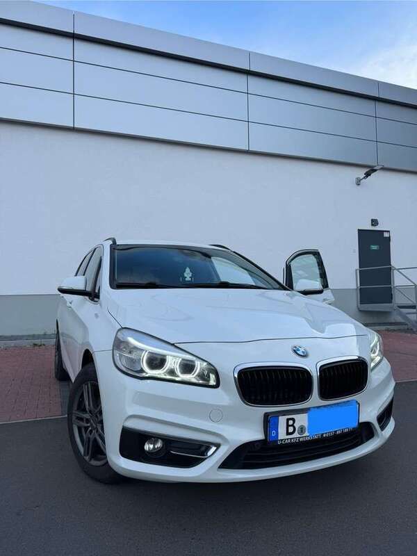Gebraucht 2017 BMW 218 Active Tourer Van / Kleinbus | 17.800 € (Teuer) - Bild 1/4