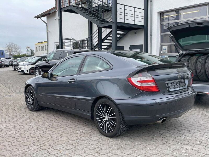 Gebraucht Mercedes C320 218 PS (160 kW) 2004 Grau Coupé