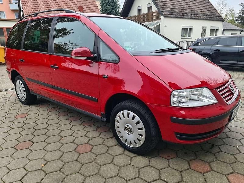 Gebraucht VW Sharan Trendline 140 PS (102 kW) 2009 Rot Van / Kleinbus