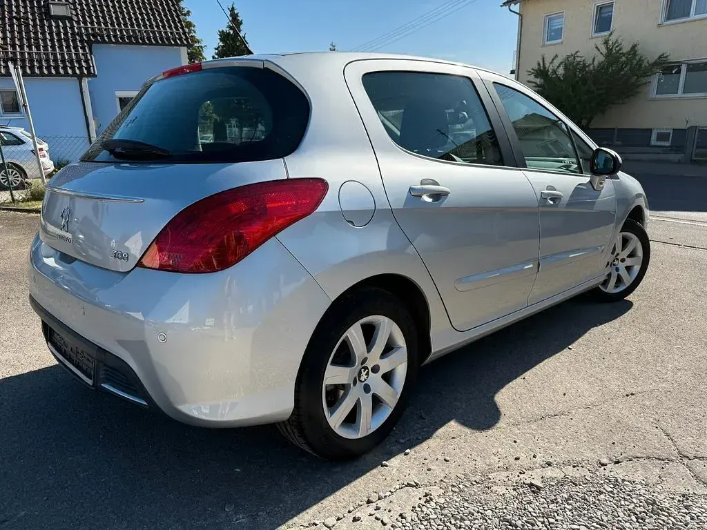 Gebraucht Peugeot 308 120 PS (88 kW) 2012 Silber Limousine