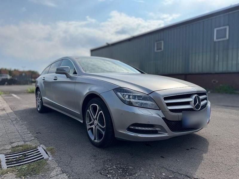 Grau Gebraucht 2012 Mercedes CLS250 Shooting Brake Kombi | 17.990 € - Bild 1/4
