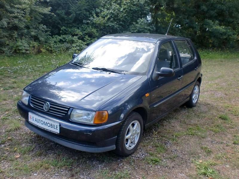 Blau Gebraucht 1996 VW Polo Limousine | 999 € (Fairer Preis) - Bild 1/4