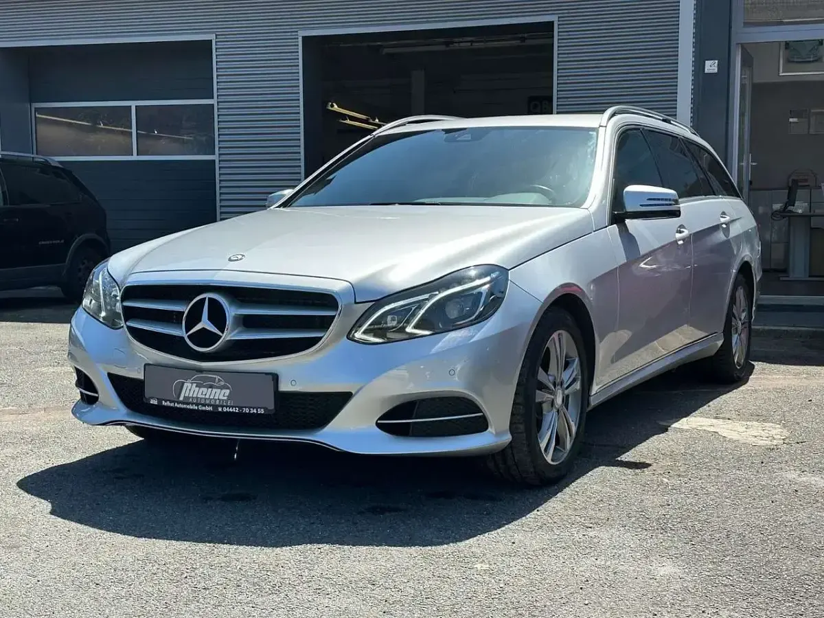 Gebraucht Mercedes E220 Avantgarde 170 PS (125 kW) 2016 Iridiumsilber Kombi