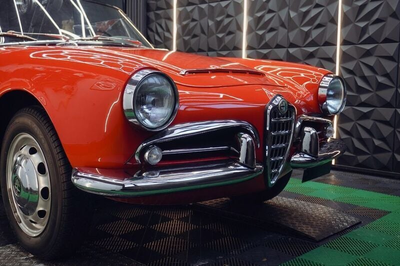 Rot Gebraucht 1964 Alfa Romeo Giulia Spider Cabrio | 59.964 € - Bild 1/4