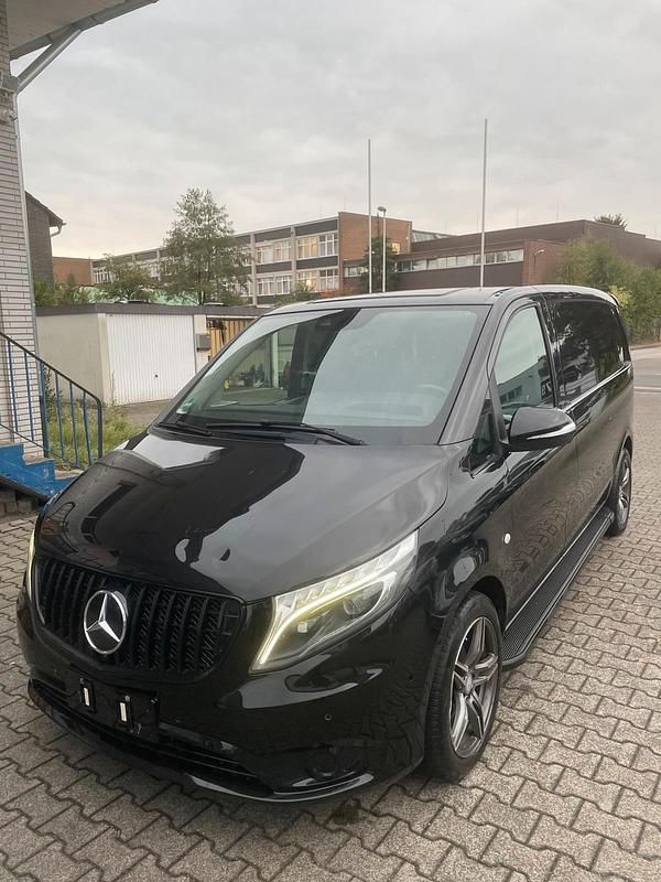 Schwarz Gebraucht 2015 Mercedes Vito Van | 11.770 € (Superpreis) - Bild 1/4