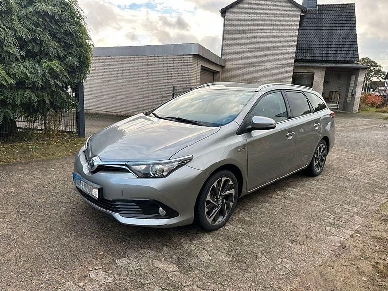 Silber Gebraucht 2016 Toyota Auris Touring Sports Kombi | 11.700 € (Guter Preis) - Bild 1/4
