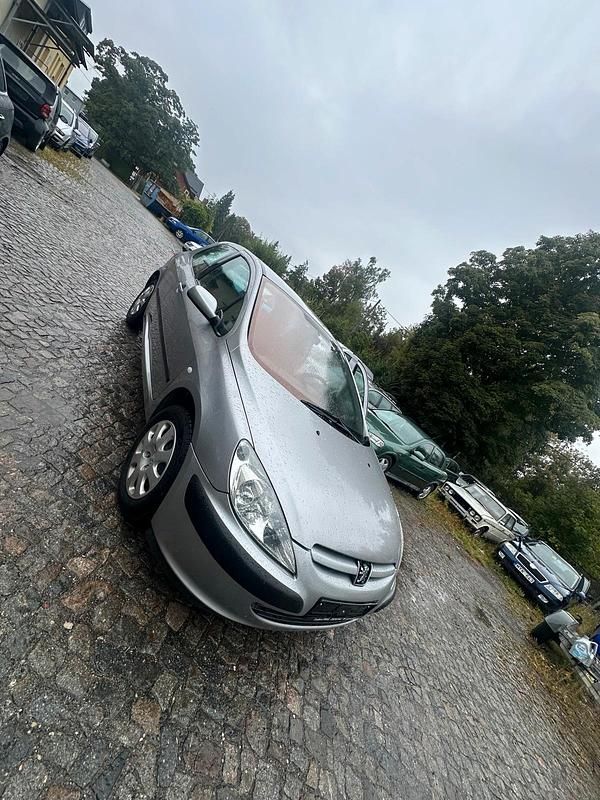 Grau Gebraucht 2004 Peugeot 307 Kleinwagen | 2.799 € - Bild 1/4