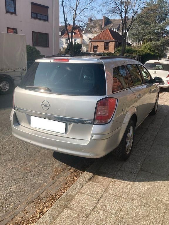 Gebraucht Opel Astra Edition 90 PS (66 kW) 2010 Silber Limousine