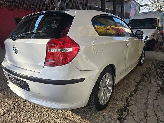Gebraucht BMW 116 122 PS (89 kW) 2010 Polar weiss (metallic) Kleinwagen