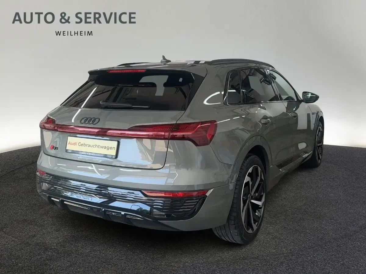 Gebraucht Audi Q8 e-tron S-Line 300 kW (408 PS) 2023 Chronosgrau metallic SUV