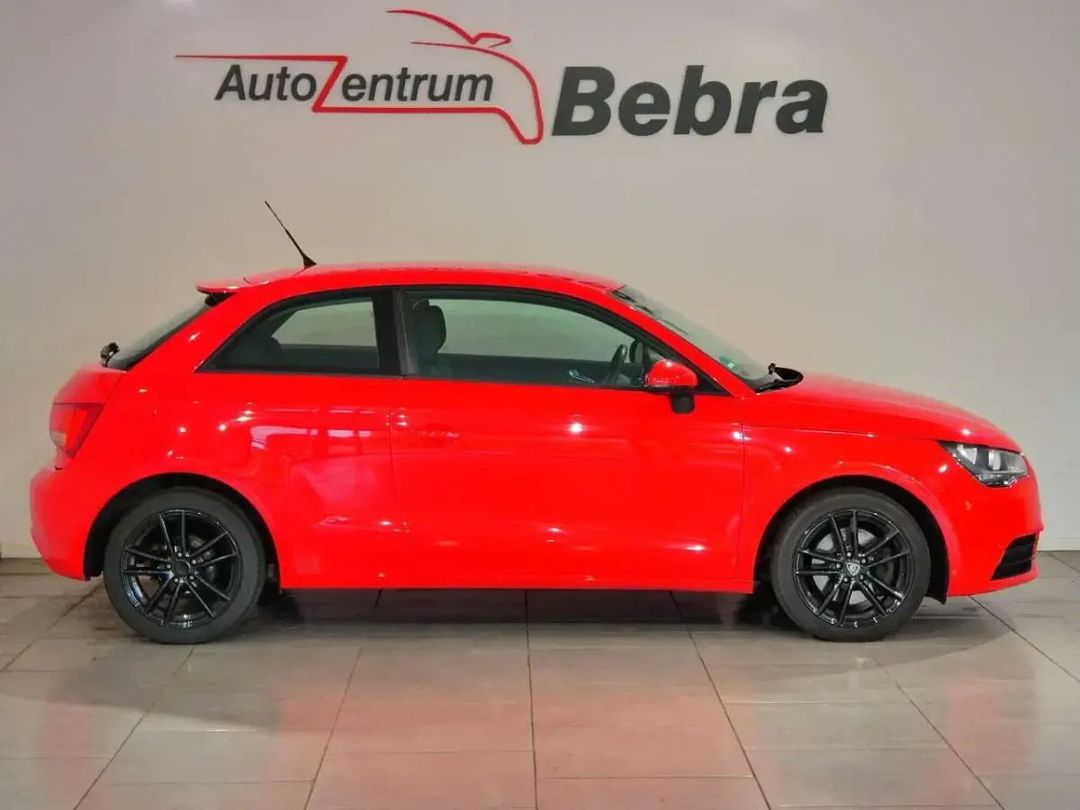 Gebraucht Audi A1 Attraction 105 PS (77 kW) 2011 Misanorot Kleinwagen