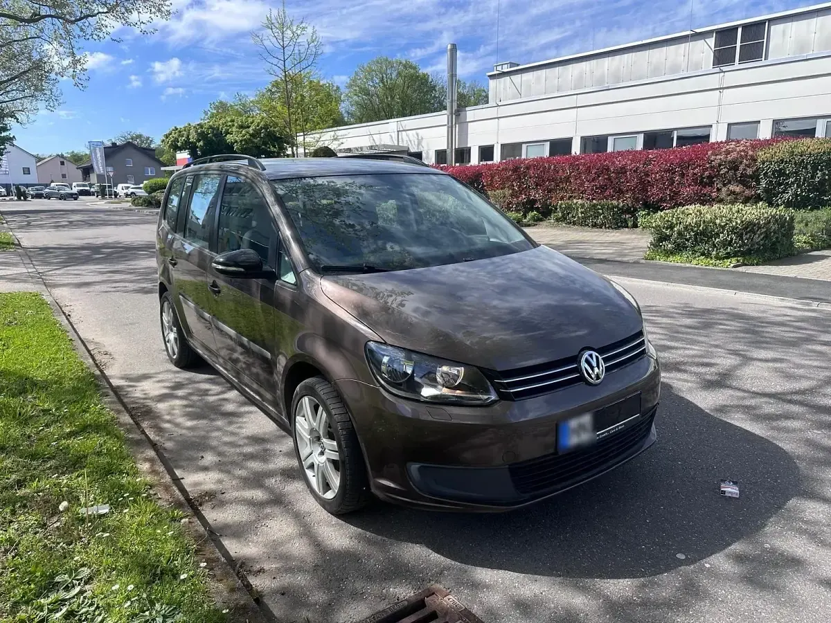 Gebraucht VW Touran 105 PS (77 kW) 2011 Braun Van / Kleinbus