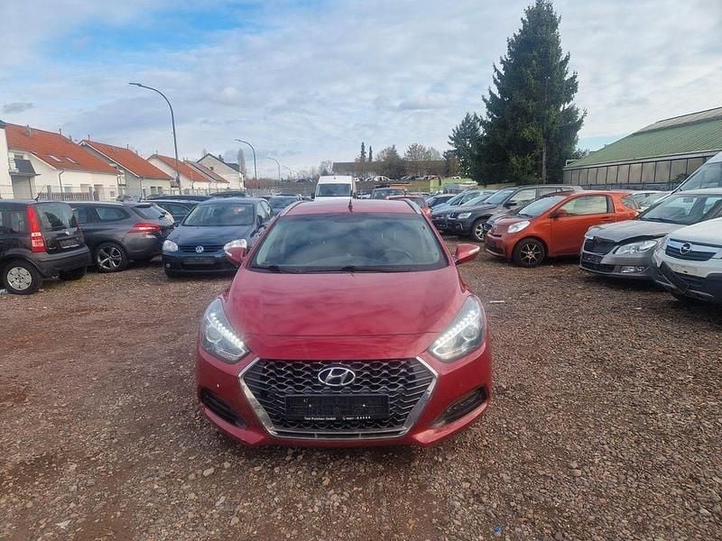 Rot Gebraucht 2019 Hyundai i40 Space Kombi | 6.499 € (Superpreis) - Bild 1/4