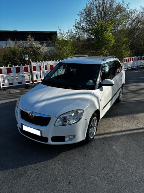 Weiß Gebraucht 2008 Skoda Fabia Sport Kombi | 3.500 € (Fairer Preis) - Bild 1/4