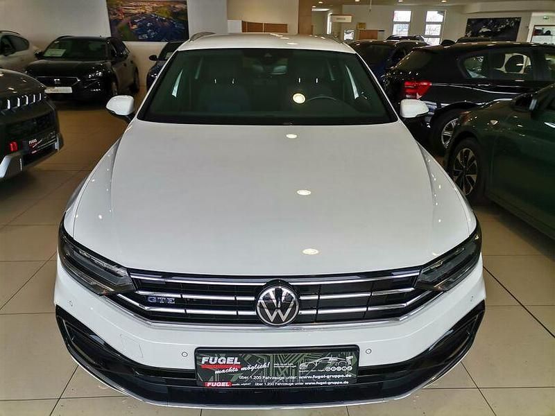 Gebraucht VW Passat GTE 218 PS (160 kW) 2021 Oryxweiß perlmutteffekt Kombi