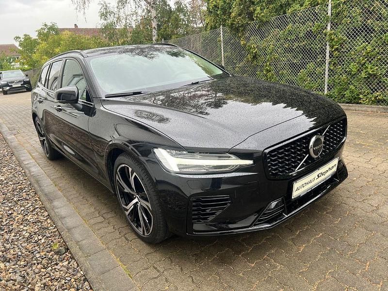 Neu Volvo V60 Plus 253 PS (186 kW) 2025 Schwarz Kombi