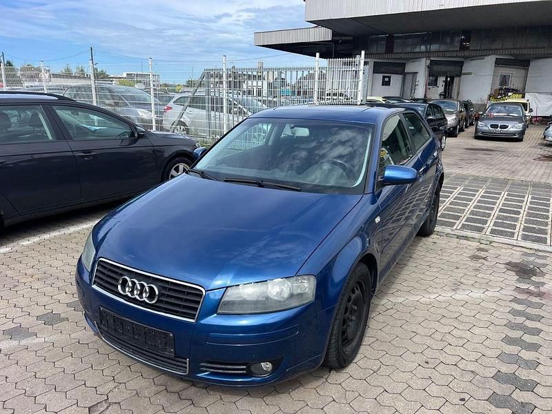 Blau Gebraucht 2004 Audi A3 Ambition Limousine | 799 € (Superpreis) - Bild 1/4