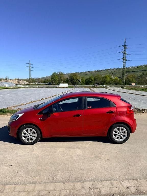 Gebraucht Kia Rio Attract 86 PS (63 kW) 2012 Rot Limousine