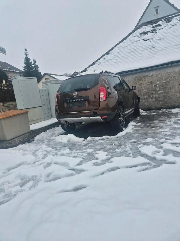 Schwarz Gebraucht 2011 Dacia Duster SUV | 2.700 € - Bild 1/4