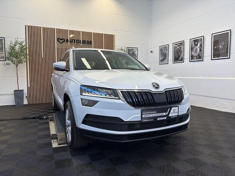 Weiß Gebraucht 2020 Skoda Karoq Drive SUV | 23.850 € (Fairer Preis) - Bild 1/4