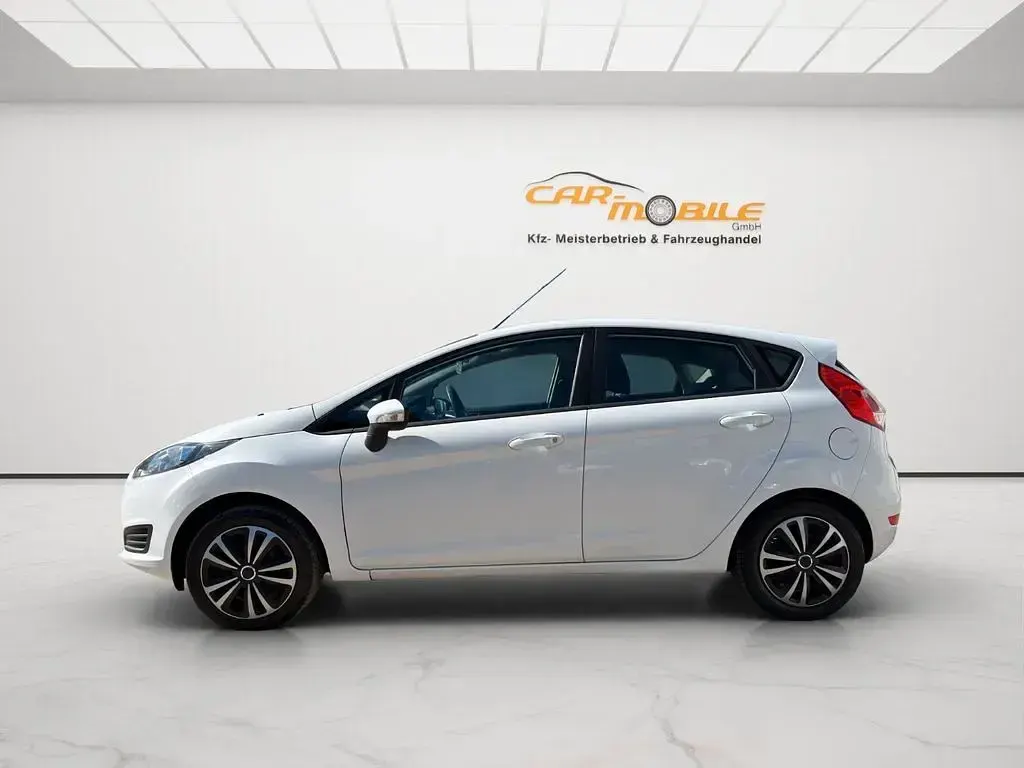 Gebraucht Ford Fiesta Trend 80 PS (58 kW) 2014 Weiß Kleinwagen