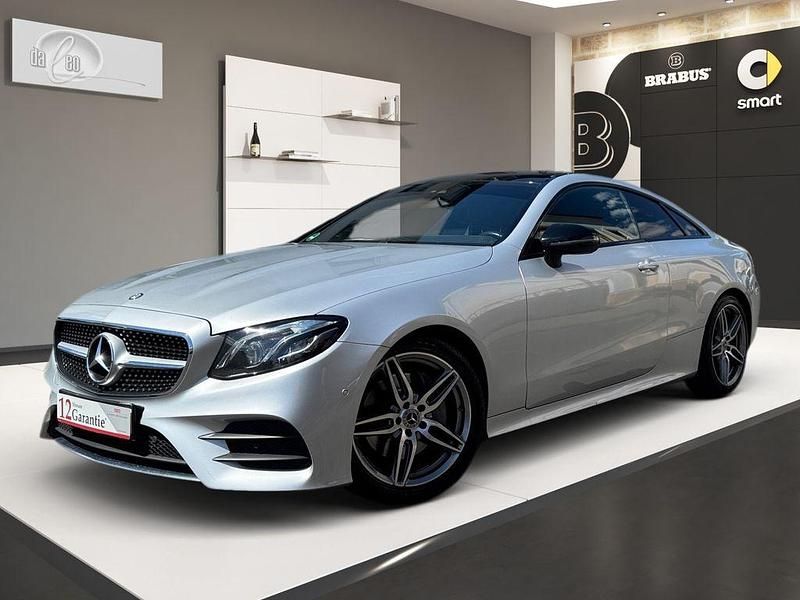 Silber Gebraucht 2017 Mercedes E220 AMG line Coupé | 26.988 € (Fairer Preis) - Bild 1/4