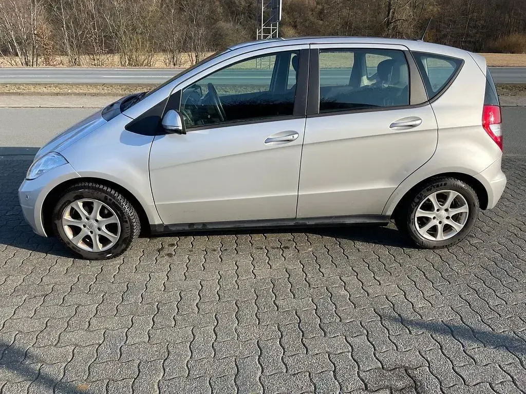 Gebraucht Mercedes A150 Elegance 95 PS (69 kW) 2008 Silber Van / Kleinbus